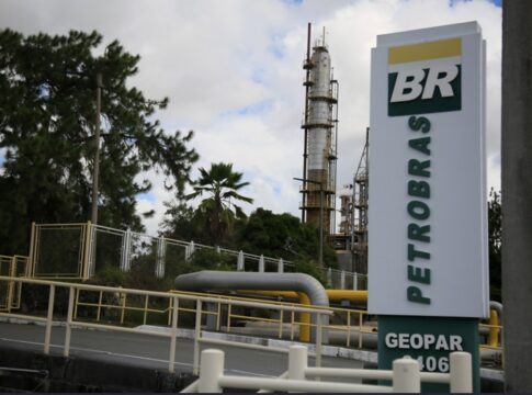 greve-na-petrobras:-13-dos-14-sindicatos-da-fup-aceitam-acordo