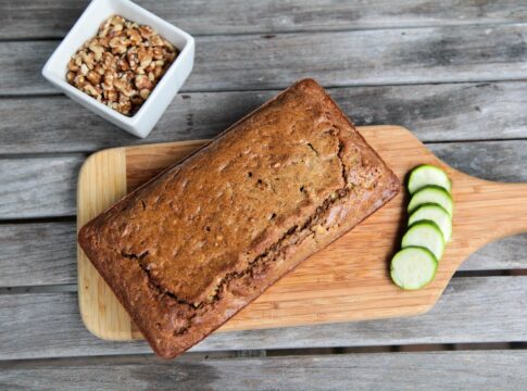 pao-de-abobrinha-com-parmesao-bombou-no-tiktok-em-2025;-veja-a-receita