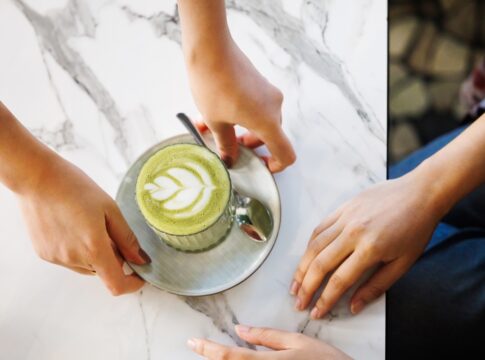 tchau,-cappuccino:-matcha-latte-virou-a-bebida-viral-de-2025