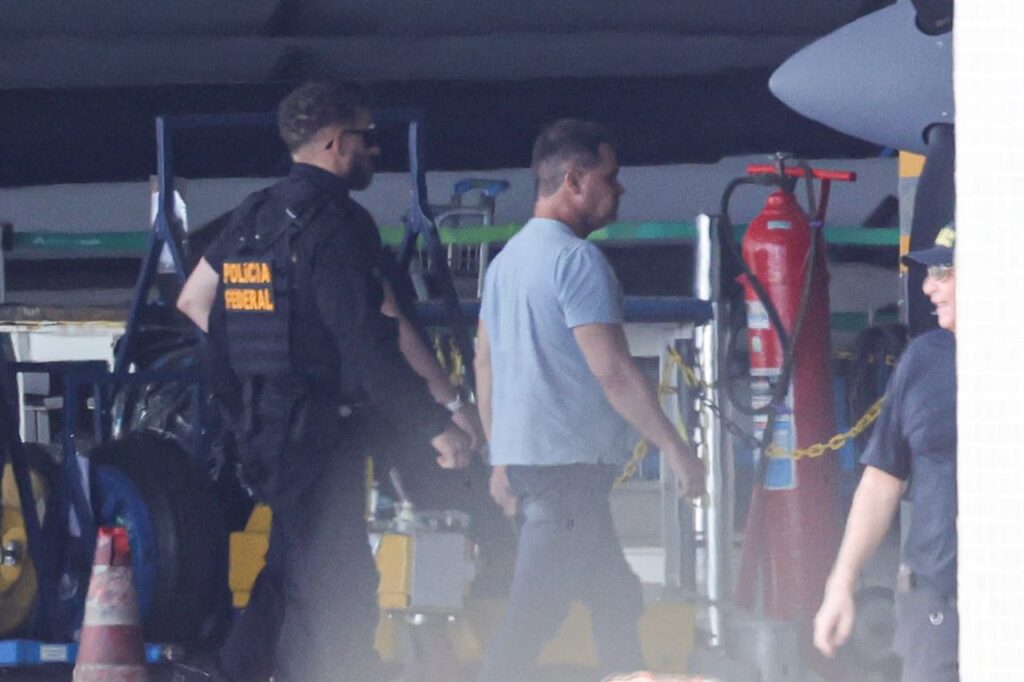 aviao-com-silvinei-chega-a-brasilia-apos-tentativa-de-fuga-frustrada