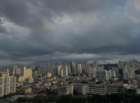temporal-deixa-cerca-de-160-mil-domicilios-sem-luz-na-grande-sao-paulo