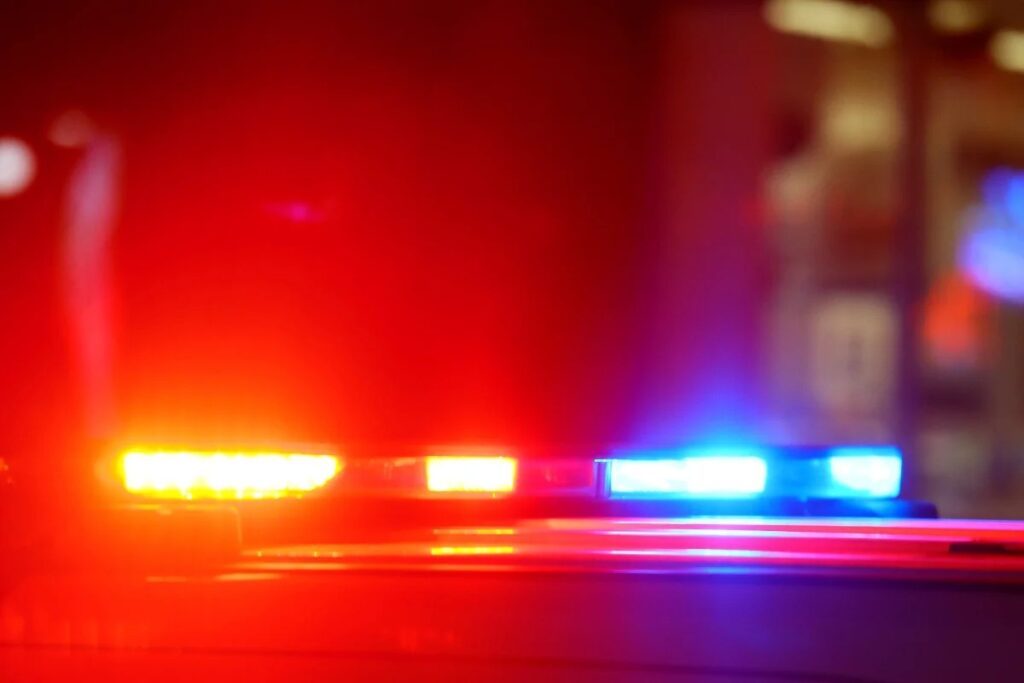 homem-tenta-matar-mulher-atropelada-e-com-golpes-de-capacete