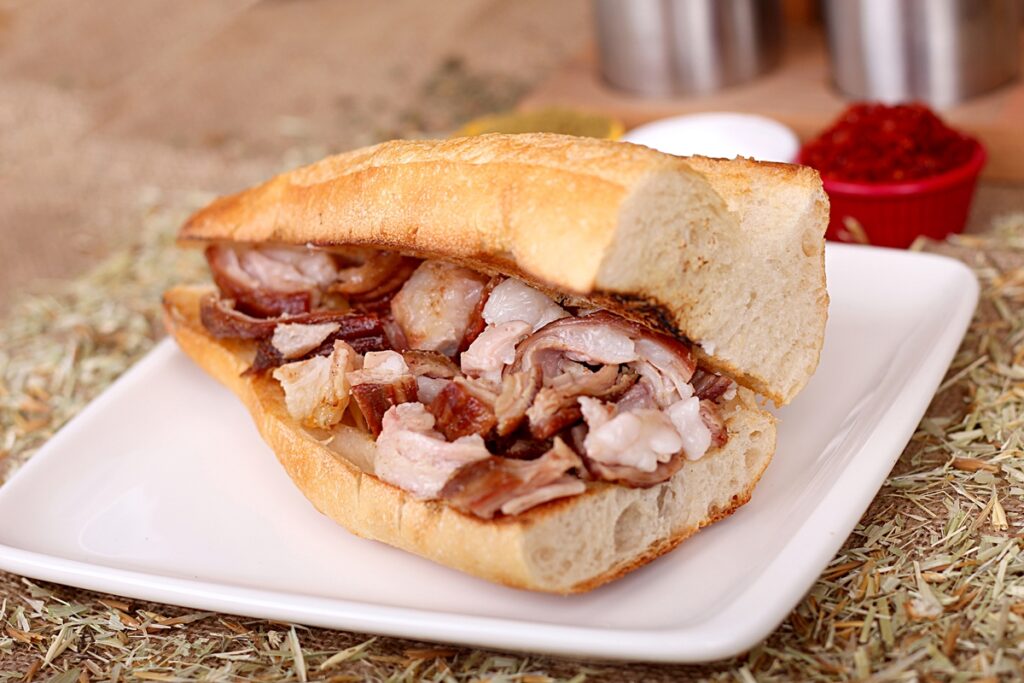 sanduiche-de-pernil-com-abacaxi:-faca-em-casa-o-lanche-cheio-de-sabor