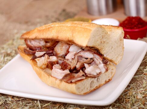 sanduiche-de-pernil-com-abacaxi:-faca-em-casa-o-lanche-cheio-de-sabor