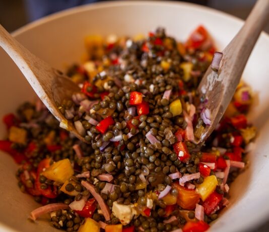 salada-de-lentilha-para-o-ano-novo:-leve,-colorida-e-cheia-de-sabor