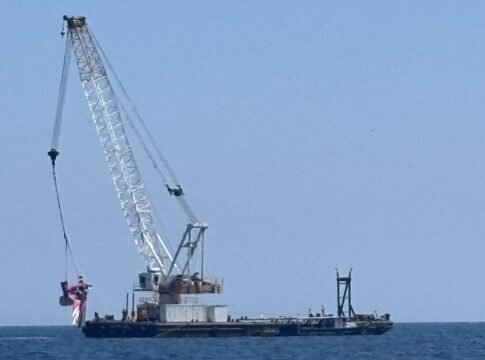 aviao-que-caiu-em-copacabana-e-retirado-do-mar-neste-domingo-(28/12)