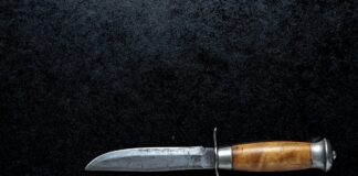 homem-mata-nove-pessoas-a-facadas-no-suriname,-incluindo-propria-filha