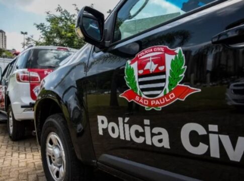 mulher-usa-carro-para-matar-ex-e-namorada-dele-que-estavam-em-moto