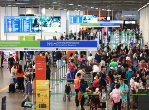 ministro-anuncia-que-nao-havera-greve-de-pilotos-e-comissarios