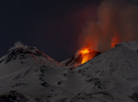 erupcao-do-vulcao-etna-gera-alerta-da-defesa-civil-na-italia