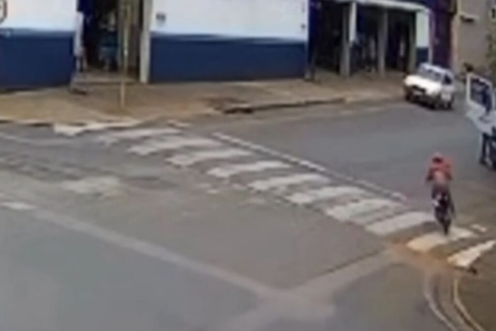 fuga-de-moto-termina-com-explosao-e-adolescente-arremessado-em-sp