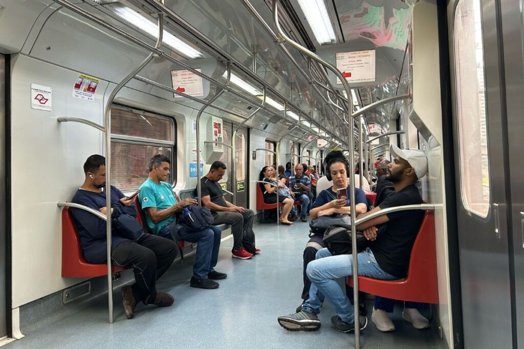 trecho-da-linha-11-da-cptm-e-interditado-por-obra.-veja-alternativas