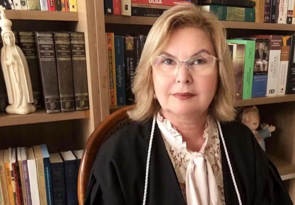 area-nobre:-bandidos-invadem-apartamento-de-desembargadora