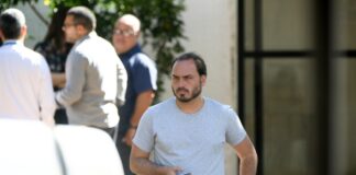 carlos-diz-que-bolsonaro-passou-madrugada-com-“pressao-altissima”