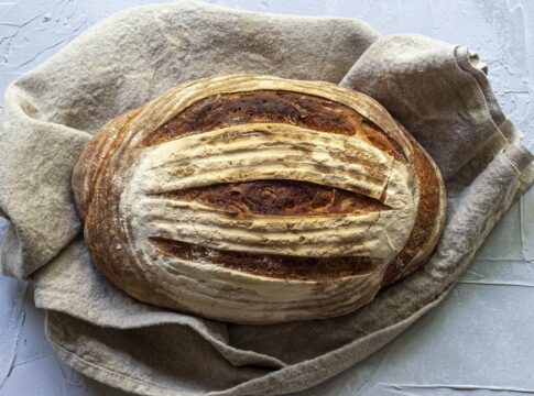 pao-de-dobra-artesanal-com-casca-crocante-e-miolo-macio