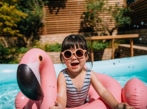 criancas-podem-usar-oculos-de-sol?-protecao-comeca-cedo