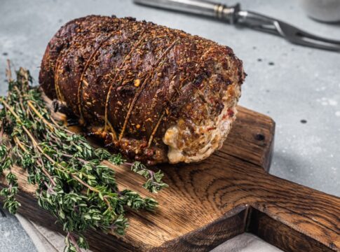rocambole-de-carne-moida-recheado-com-presunto-e-queijo