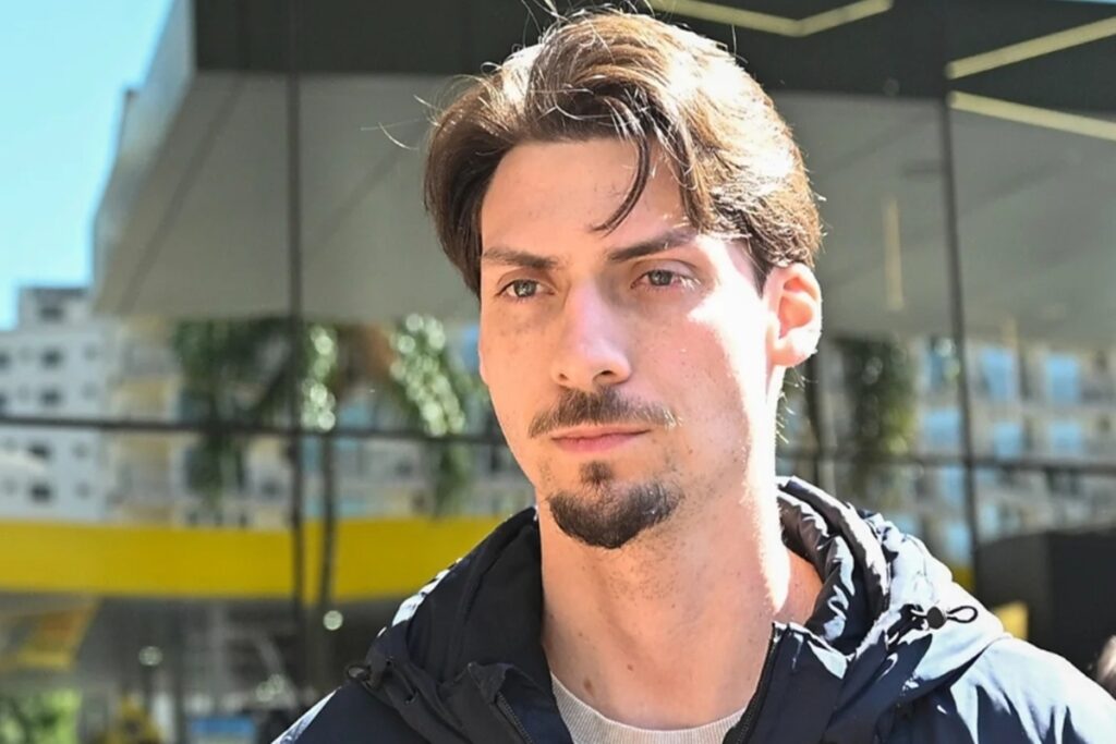 jair-renan-visita-bolsonaro-e-diz-que-ex-presidente-“nao-esta-bem”