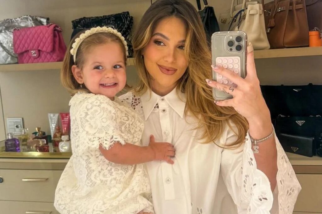 fa-de-virginia-tatua-nome-de-maria-flor-no-braco;-veja-foto