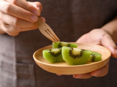 diretriz-recomenda-consumo-de-kiwi-e-psyllium-contra-intestino-preso