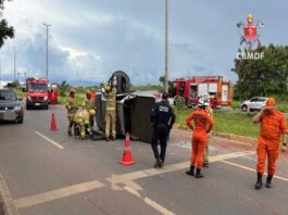 caminhonete-capota-e-motorista-fica-preso-dentro-de-veiculo-no-df