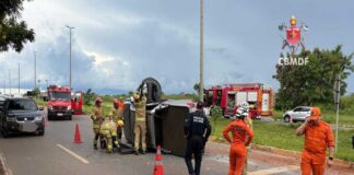 caminhonete-capota-e-motorista-fica-preso-dentro-de-veiculo-no-df