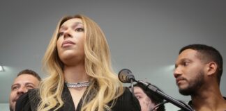 erika-hilton-questiona-atuacao-da-policia-em-agressao-a-casal-na-praia