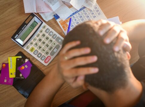 selic:-taxa-de-juros-fecha-2025-no-maior-valor-dos-ultimos-20-anos