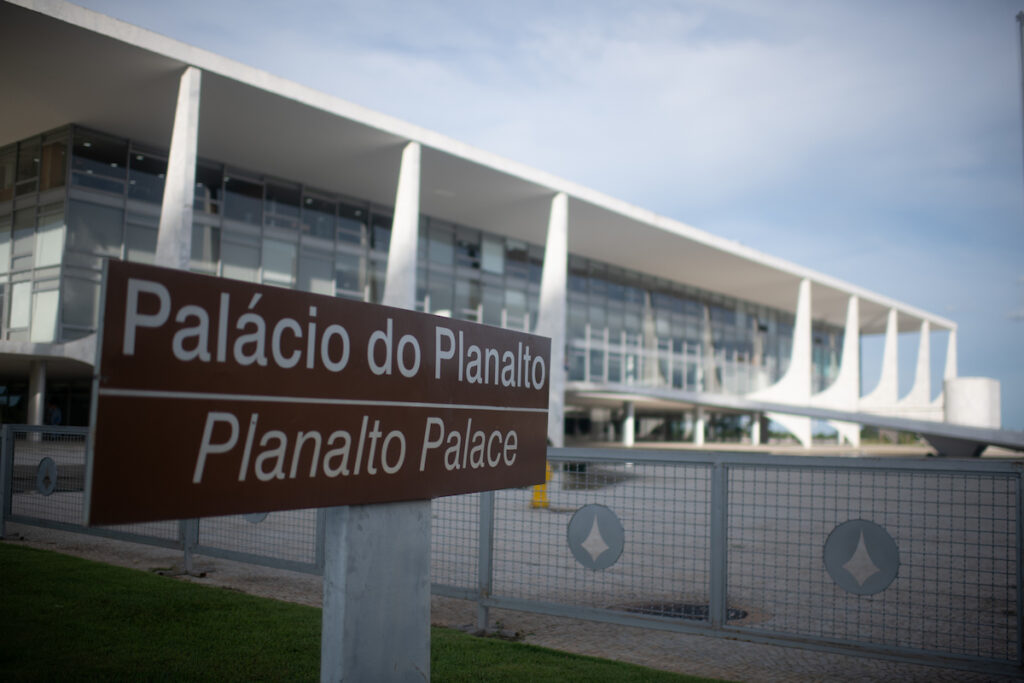 parana-pesquisas:-eleitor-prefere-vice-mulher-e-com-perfil-tecnico