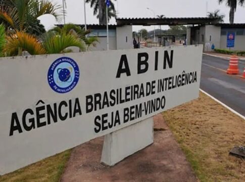 lula-readmite-agente-da-abin-acusado-de-“blindar”-flavio-bolsonaro