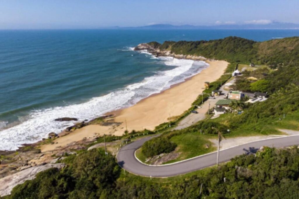 juiz-proibe-prisao-de-quem-for-flagrado-peladao-em-praia-de-sc