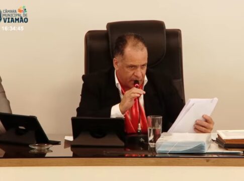 vereador-comete-gafe-e-chama-politico-morto-para-homenagem-ao-vivo