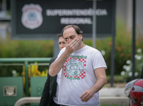 “estamos-todos-exaustos”,-diz-carlos-apos-nova-cirurgia-de-bolsonaro