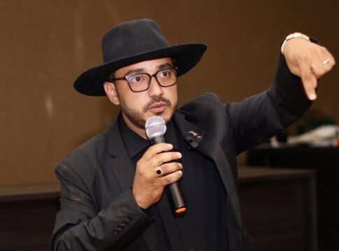 quem-era-dudu-morais,-influencer-e-poeta-encontrado-morto-em-pe