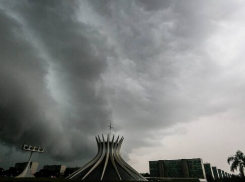risco-de-chuva-no-ano-novo:-inmet-lanca-alerta-laranja-de-tempestades