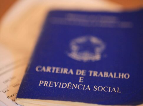 df-fecha-o-ano-com-379-vagas-de-emprego-e-salarios-de-ate-r$-2-mil