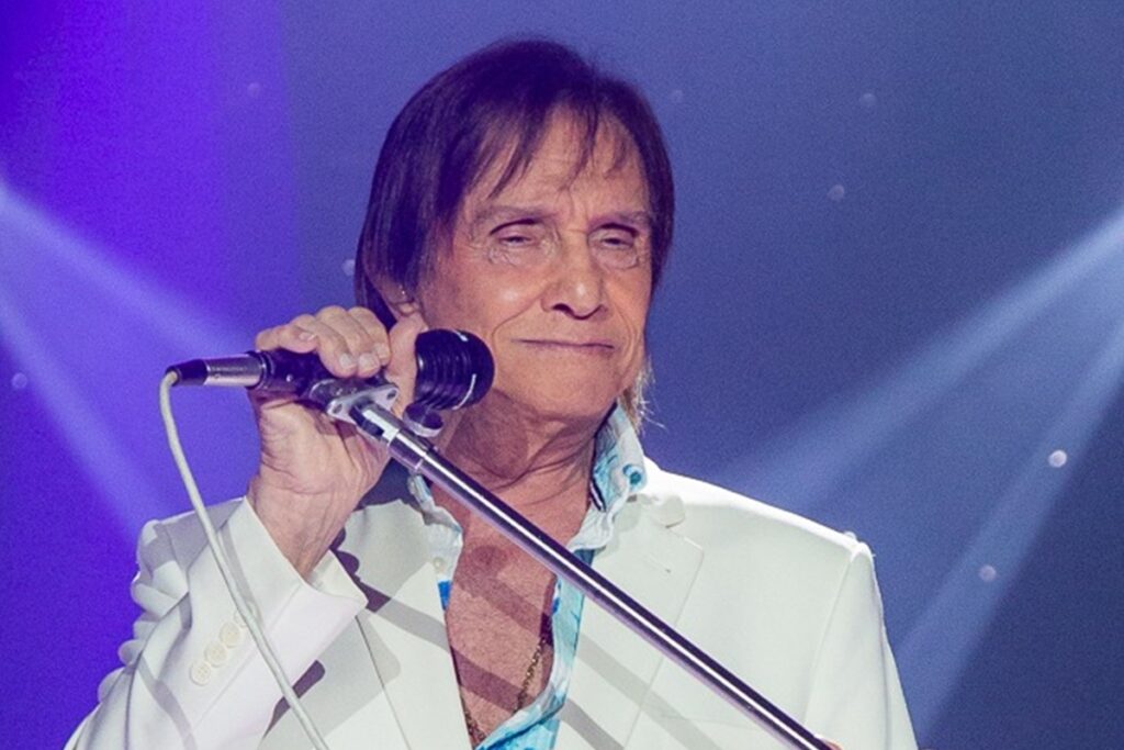 video:-roberto-carlos-se-exalta-com-fotografos-em-show-no-rj