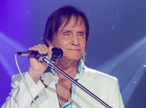 video:-roberto-carlos-se-exalta-com-fotografos-em-show-no-rj