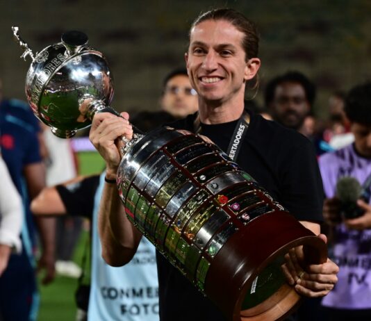 apos-ano-magico,-filipe-luis-e-eleito-melhor-treinador-das-americas