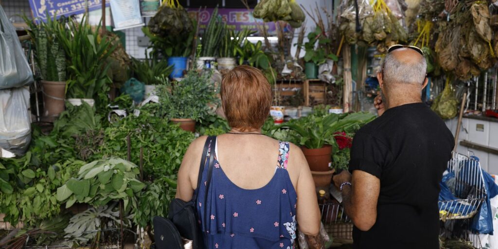 tradicao-e-fe-impulsionam-busca-por-banhos-e-ervas-no-fim-de-ano