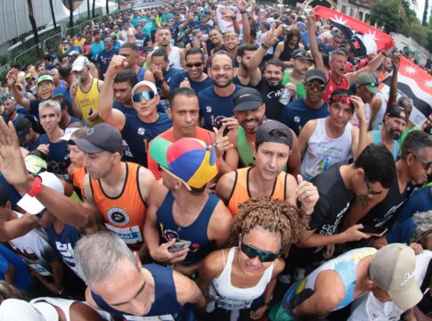 com-disposicao-e-alegria,-corredores-anonimos-agitam-a-sao-silvestre