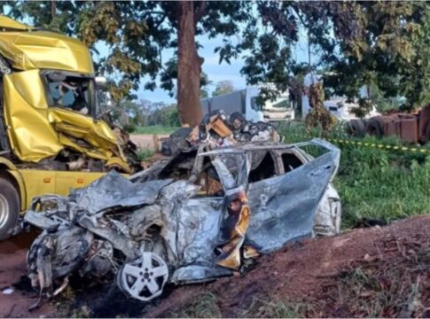 mg:-acidente-com-caminhao-cegonha-mata-4-pessoas-da-mesma-familia