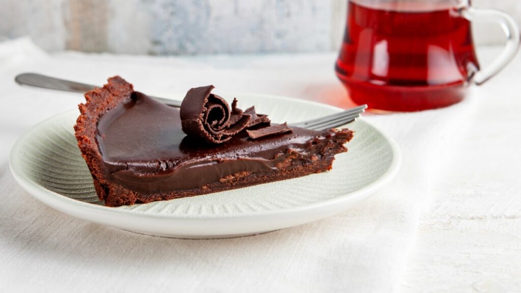 torta-de-chocolate-amargo-e-sobremesa-para-fechar-a-ceia-de-ano-novo