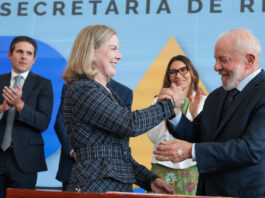 gleisi-rebate-the-economist-sobre-lula:-“temem-crescimento-do-brasil”