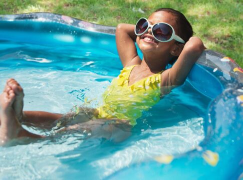 pele-infantil-no-verao:-cuidados-essenciais-durante-as-ferias