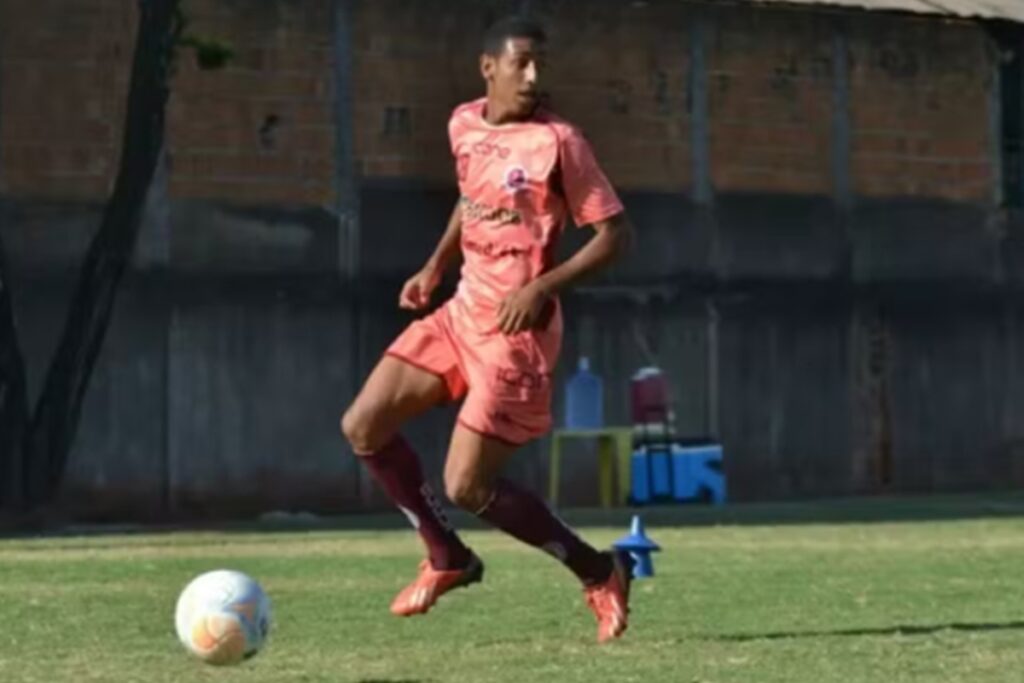 ex-jogador-de-futebol-e-assassinado-a-tiros-ao-chegar-em-casa