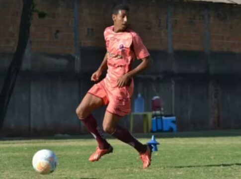 ex-jogador-de-futebol-e-assassinado-a-tiros-ao-chegar-em-casa