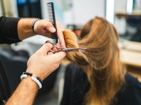 especialista-revela-os-cortes-de-cabelo-ideais-para-enfrentar-o-verao