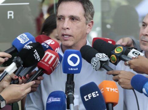 bolsonaro-deve-ter-alta-nesta-quinta-e-retornar-a-cela-na-pf