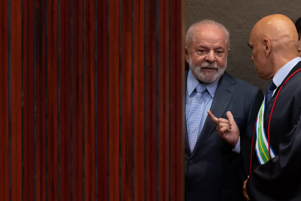 financial-times-aponta-lula-como-favorito-para-eleicoes-de-2026